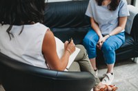 Projeto prevê jornada semanal de 30 horas e piso salarial para psicólogos