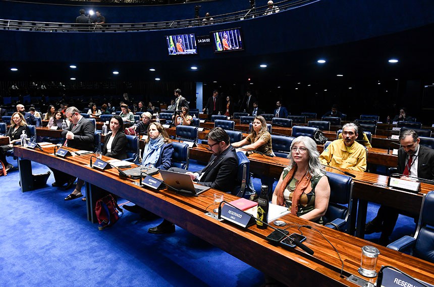 A sessão durou mais de quatro horas e contou com a participação de senadores e representantes do governo, entre outros - Foto: Jefferson Rudy/Agência Senado