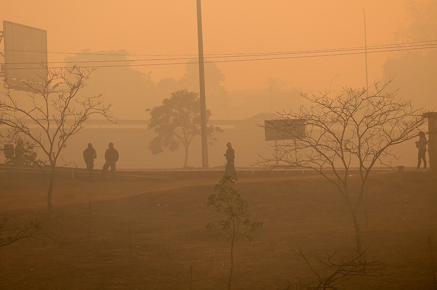 Fumaça de incêndio em parque invade Brasília, em setembro: 15% dos entrevistados relatam problemas respiratórios - Foto: Fabio Rodrigues-Pozzebom/Agência Brasil