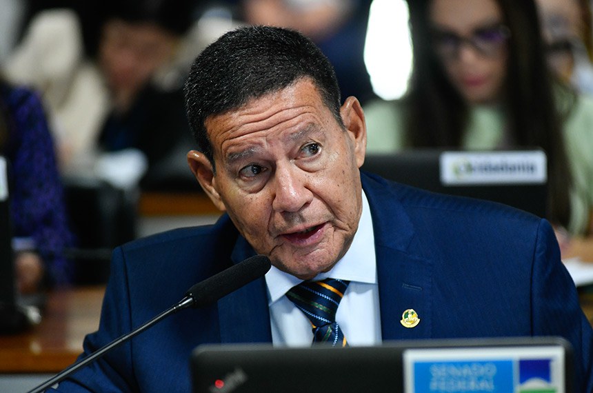 À bancada, em pronunciamento, relator do PL 3.1761/2024, senador Hamilton Mourão (Republicanos-RS).