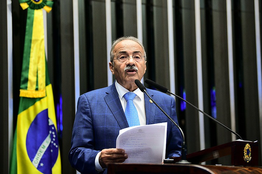 À tribuna, em discurso, senador Chico Rodrigues (PSB-RR). 