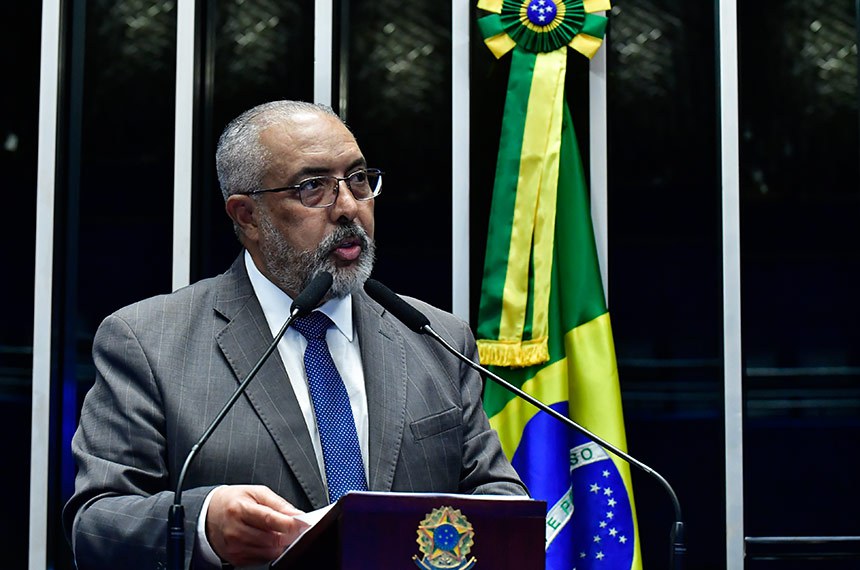 Em discurso, à tribuna, senador Paulo Paim (PT-RS).