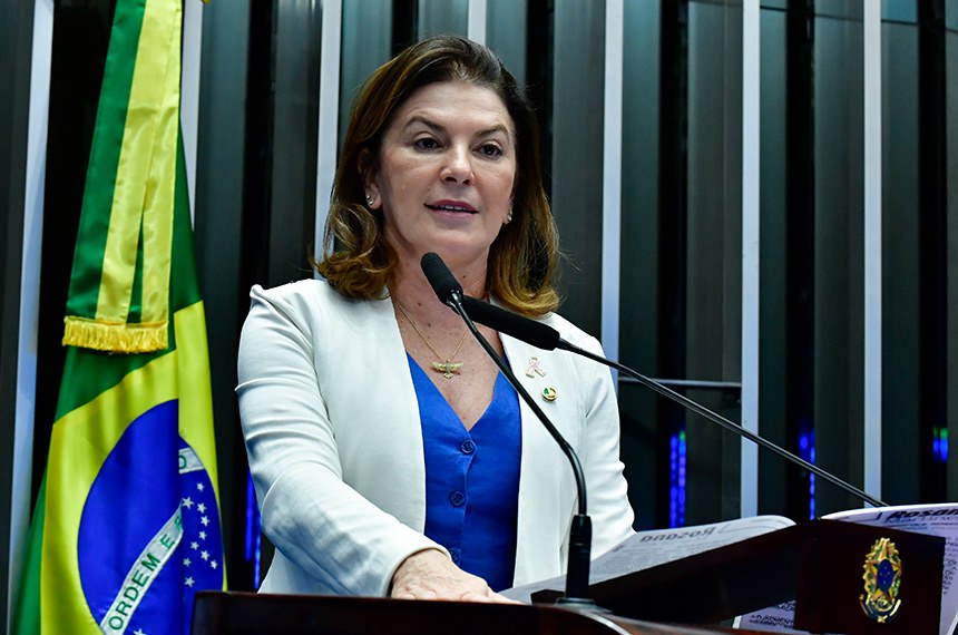 À tribuna, em discurso, senadora Rosana Martinelli (PL-MT). 