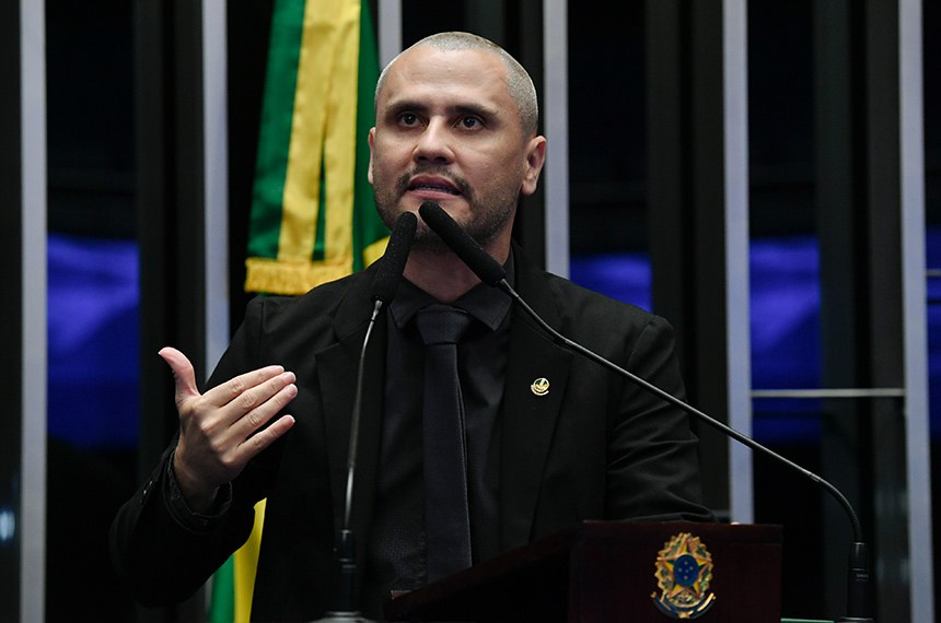 Em discurso, à tribuna, senador Cleitinho (Republicanos-MG).