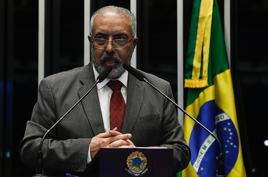 Em discurso, à tribuna, senador Paulo Paim (PT-RS).