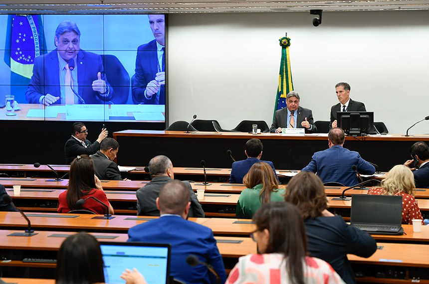 Mesa: 
presidente da CMO, deputado Julio Arcoverde (PP-PI); 
secretário da comissão, Walbinson Tavares de Araújo.