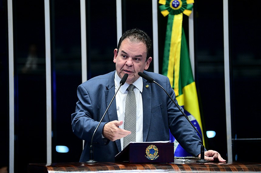 Em discurso, à tribuna, senador André Amaral (União-PB).