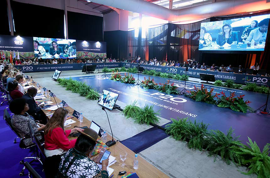 1ª Reunião de Mulheres Parlamentares. 1ª Sessão de Trabalho. Senadora Leila Barros