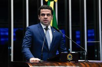 Castellar Neto defende valorização dos professores