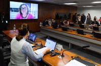 CE aprova política nacional para baratear preço de livros