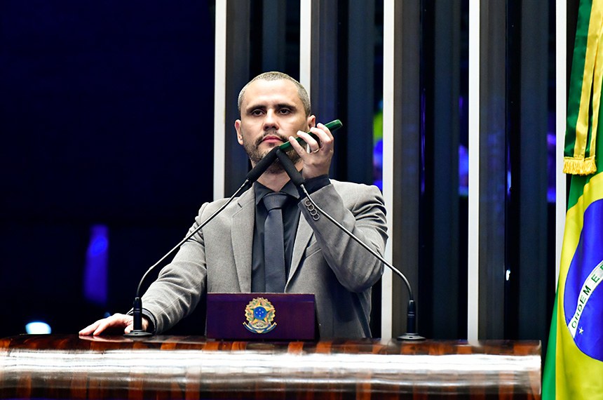 Em discurso, à tribuna, senador Cleitinho (Republicanos-MG).