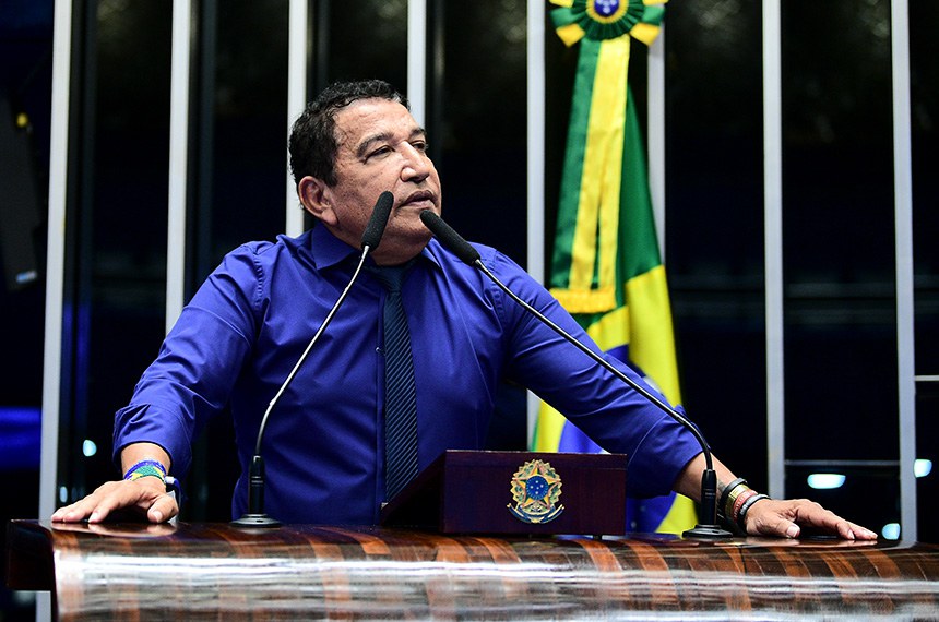 Em discurso, à tribuna, senador Magno Malta (PL-ES).