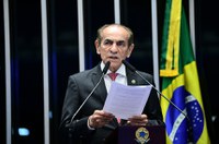 Marcelo Castro homenageia professores e pede que profissão seja mais valorizada