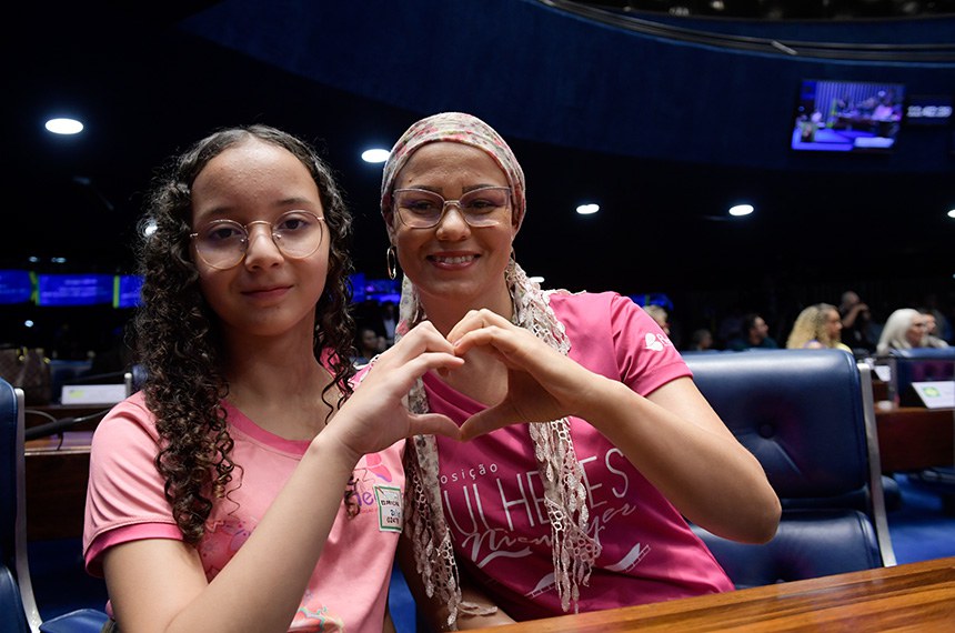 Bancada:
Rafaela Cruz (filha);
integrante do Recomeçar, Priscilla Cruz (mâe).