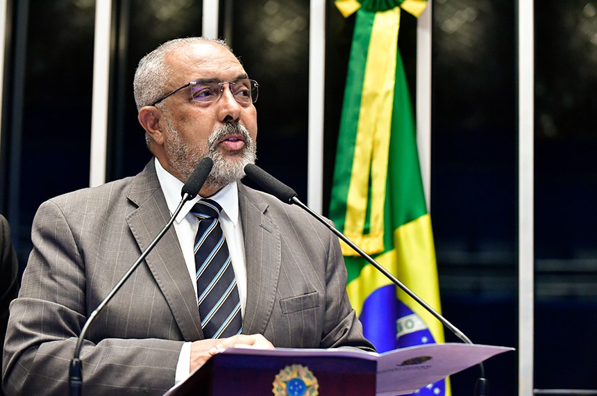 Em discurso, à tribuna, senador Paulo Paim (PT-RS).