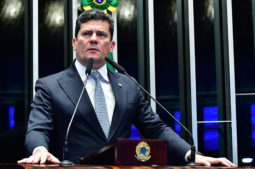 À tribuna, em discurso, senador Sergio Moro (União-PR).