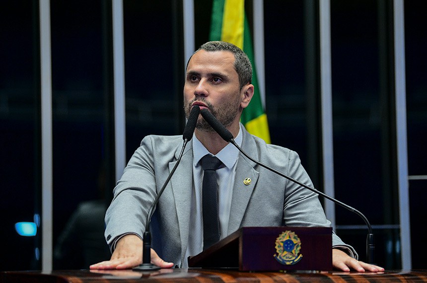 Em discurso, à tribuna, senador Cleitinho (Republicanos-MG).