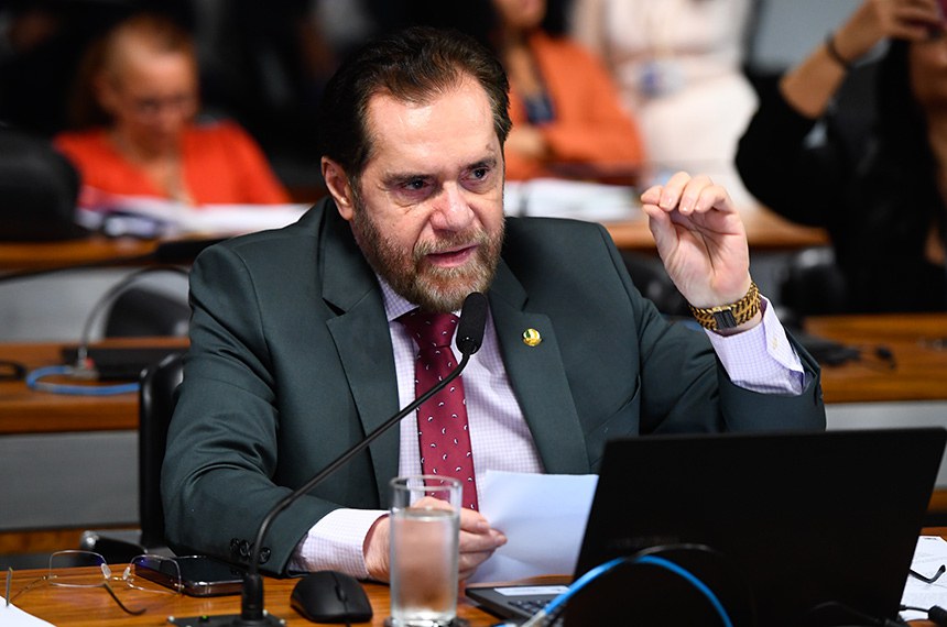 Em pronunciamento, à bancada, relator do PL 339/2024, senador Plínio Valério (PSDB-AM).
