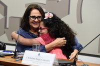 Atenção primária a pacientes de lúpus precisa de reforço, apontam debatedores