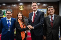 Rodrigo Pacheco recebe delegações estrangeiras durante cúpula parlamentar