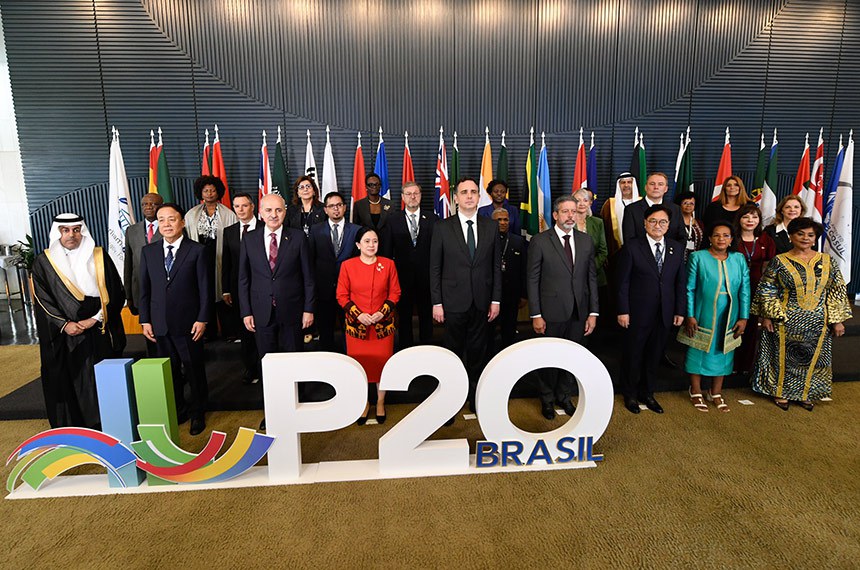 Participam: 
parlamentar da Arábia Saudita, Meshal Faham Alsulami;
vice-presidente do Comitê Permanente da Assembleia Popular Nacional da República Popular da China, Wu Weihua;
presidente da Grande Assembleia Nacional da Turquia, Numan Kurtulmuş;
presidente da Câmara de Representantes do Povo da Indonésia, Puan Maharani;
presidente do Senado Federal, senador Rodrigo Pacheco (PSD-MG); 
presidente da Câmara dos Deputados, deputado Arthur Lira (PP-AL);
parlamentar da Coreia do Sul, Wonshik Woo;
vice-presidente do Parlamento Pan-Africano, Lucia Mendes dos Passos;
presidente da Assembleia Nacional de Angola, Carolina Cerqueira;
presidente da Câmara Baixa da Guiné Equatorial, Salomón Nguema Owono;
senador da República do México, Alejandro Murat Hinojosa;
membro do Conselho da Federação da Rússia, Konstantin Kosachev;
vice-presidente da Câmara Alta da Índia, Shri Harivansh;
membro da Assembleia Nacional da África do Sul, Annelie Lotriet;
membro da Duma Federal da Rússia, Pyotr Tolstoy;
parlamentar da Câmara dos Deputados do México, Julieta Villalpando Riquelme;
coordenadora residente da ONU no Brasil (ONU), Silvia Rucks Del Bo;
representante interina da ONU Mulheres para o Brasil, Ana Carolina Querino;
presidente do ParlAmericas, Blanca Margarita Ovelar de Duarte;
presidente da União Interparlamentar (UIP) e da Assembleia Nacional da Tanzânia, Tulia Ackson;
presidente da Assembleia Nacional de São Tomé e Príncipe, Celmira Lourenço;
vice-presidente do Parlamento dos Emirados Árabes Unidos, Tariq Altayer;
parlamentar de Moçambique, Telmina Pereira;
presidente do Parlamento do Mercosul (Parlasul), Fabiana Martin.