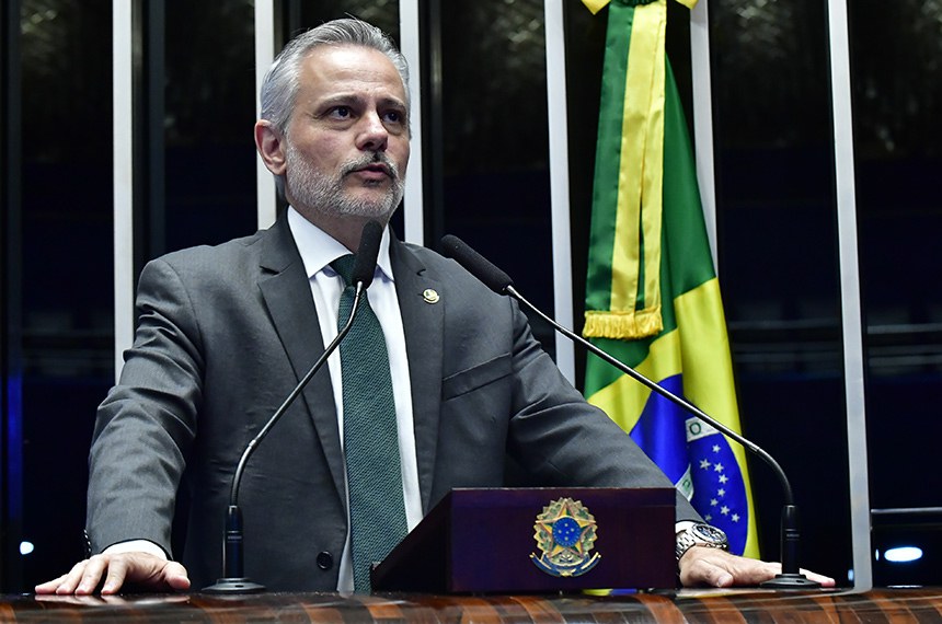 Em discurso, à tribuna, senador Beto Martins (PL-SC).
