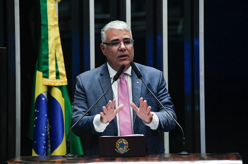 Em discurso, à tribuna, senador Eduardo Girão (Novo-CE).