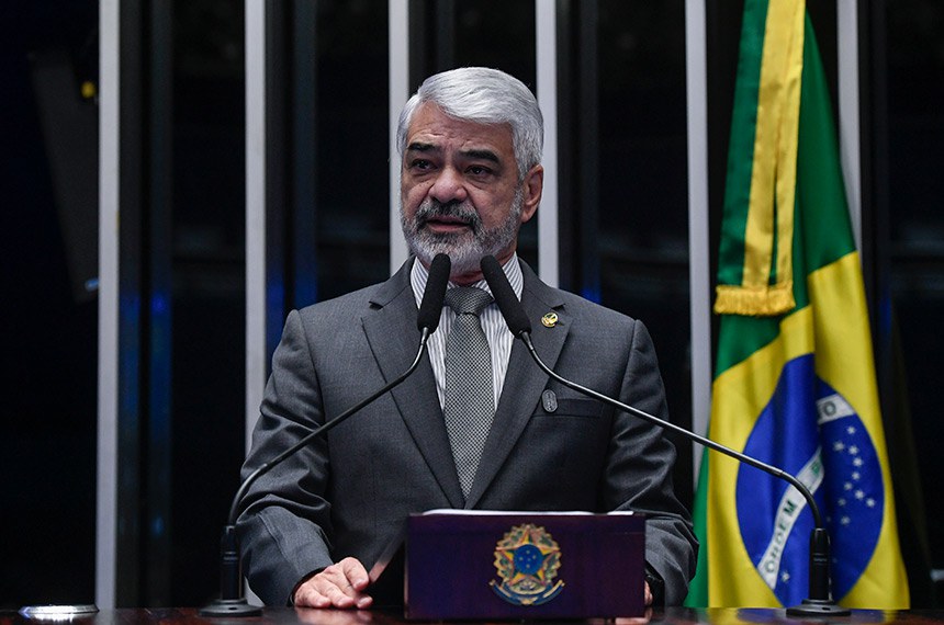 Em discurso, à tribuna, senador Humberto Costa (PT-PE).