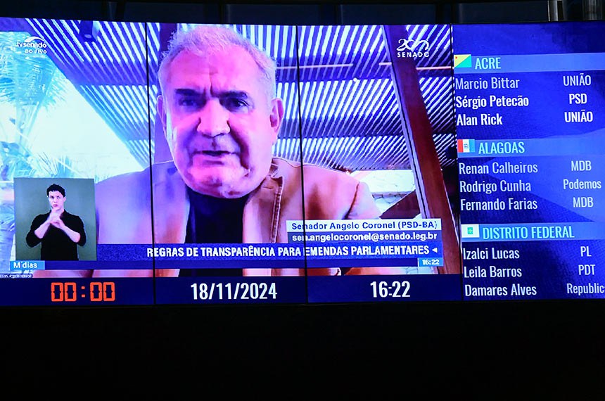 Telão exibe, pronunciamento, via videoconferência, senador Angelo Coronel (PSD-BA).