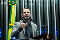 Cleitinho critica cortes e propõe redução de privilégios nos gastos públicos