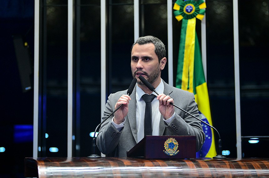 Em discurso, à tribuna, senador Cleitinho (Republicanos-MG).