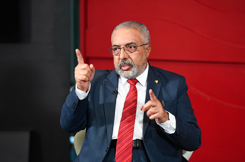 A roda de conversa é conduzida pelo senador Paulo Paim (PT-RS).