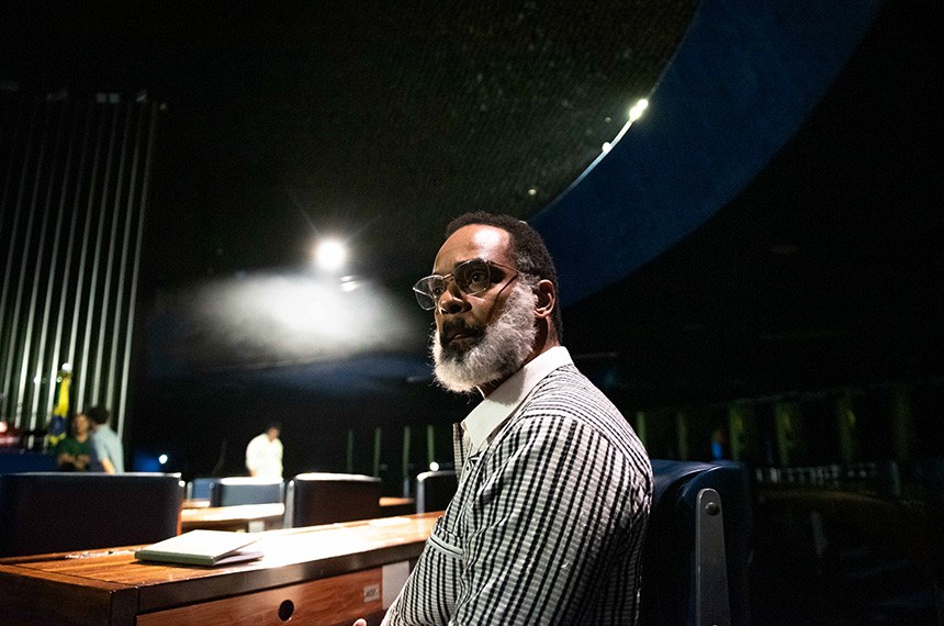 À bancada, ator Rocco Pitanga.