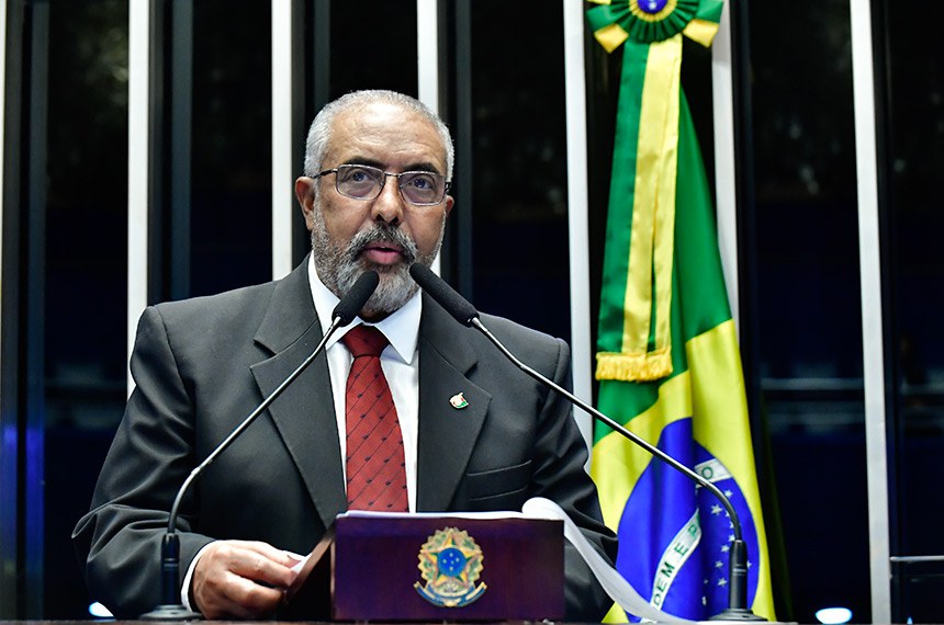 Em discurso, à tribuna, senador Paulo Paim (PT-RS).