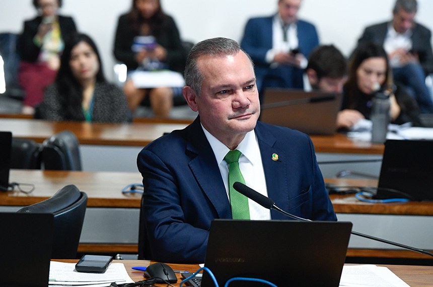 Em pronunciamento, à bancada, relator do PL 4.551/2020, senador Wellington Fagundes (PL-MT).