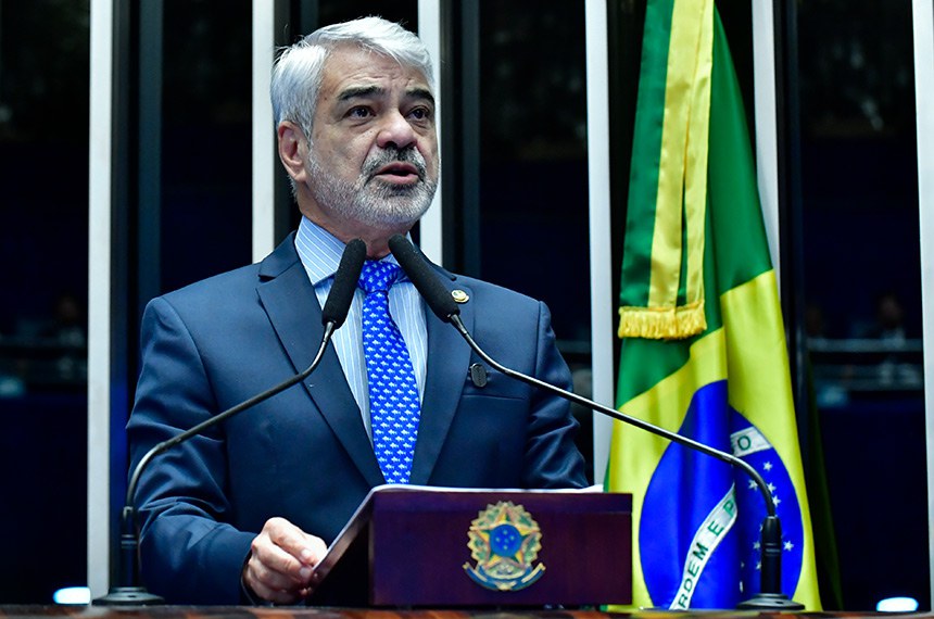 À tribuna, em discurso, senador Humberto Costa (PT-PE). 