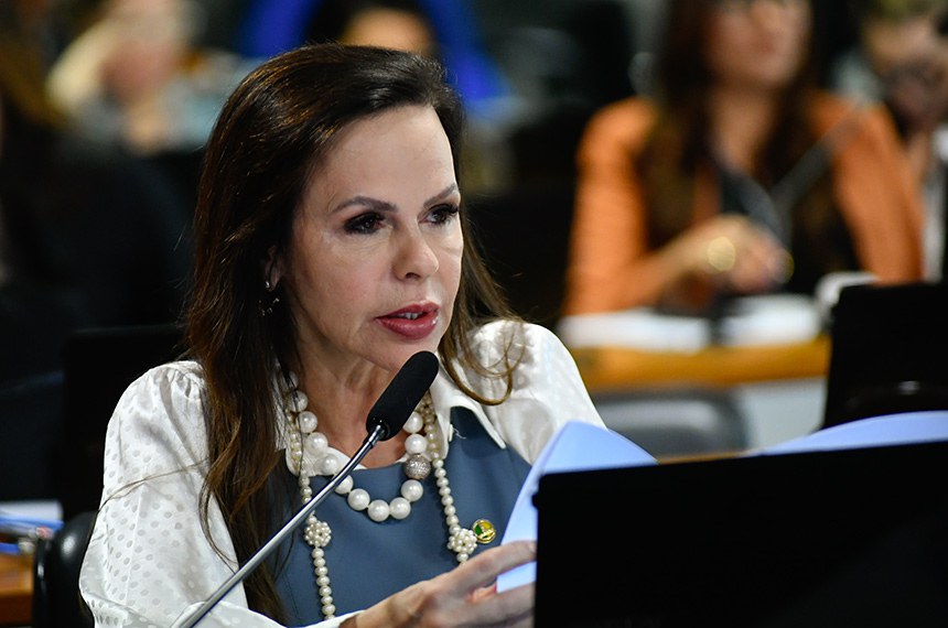 À bancada, em pronunciamento, relatora do PL 1.504/2019, senadora Professora Dorinha Seabra (União-TO).