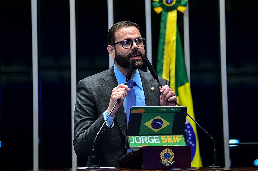 Em discurso, à tribuna, senador Jorge Seif (PL-SC).