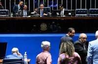 Senado aprova prioridade para pessoas autistas em tribunais e no serviço público