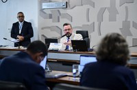 Senadores reagem a deputado francês que comparou carne do Brasil a lixo