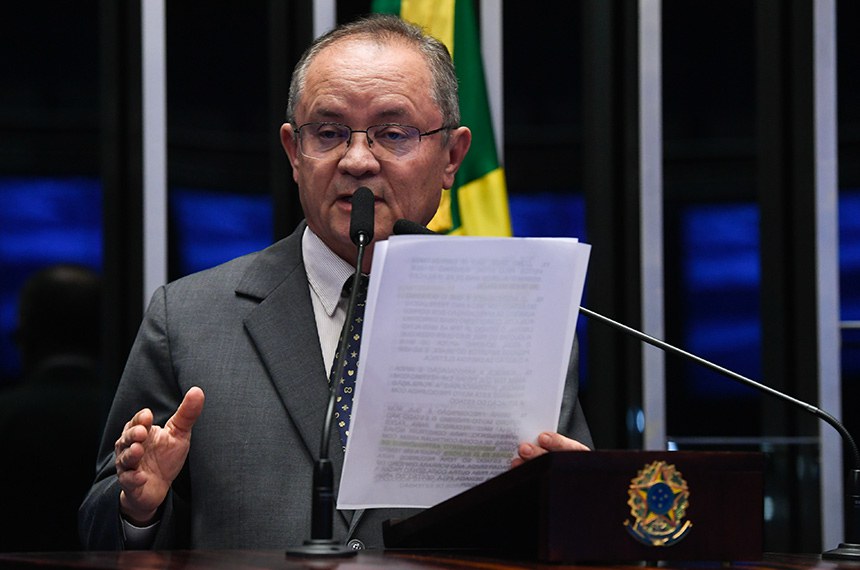 À tribuna, em discurso, senador Zequinha Marinho (Podemos-PA). 