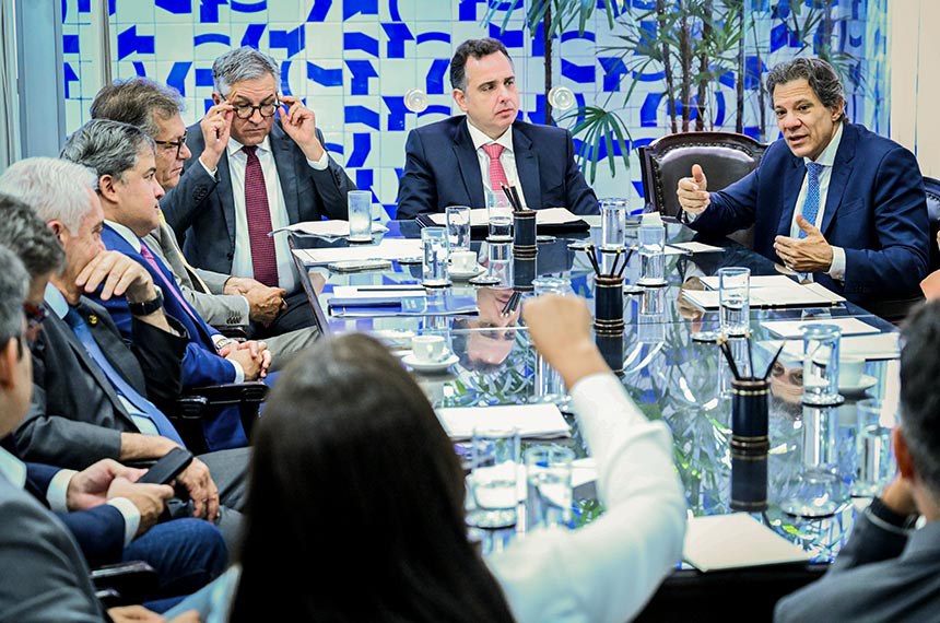 Participam:
ministro de Relações Institucionais da Presidência da República, Alexandre Padilha;
presidente do Senado, senador Rodrigo Pacheco (PSD-MG);
ministro da Fazenda, Fernando Haddad;
senador Laércio Oliveira (PP-SE);
senador Otto Alencar (PSD-BA);
senador Efraim Filho (União-PB)