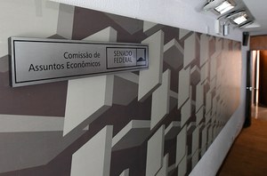 Placa de identificação da sala da Comissão de Assuntos Sociais (CAS).