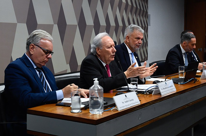 Mesa: 
secretário Nacional de Políticas Penais, André Garcia;
ministro de Estado da Justiça e Segurança Pública, Ricardo Lewandowski, em pronunciamento; 
presidente da CSP, senador Sérgio Petecão (PSD-AC);
secretário Nacional de Segurança Pública, Mário Sarrubbo;
diretor-geral da Polícia Federal, Andrei Augusto Passos Rodrigues.