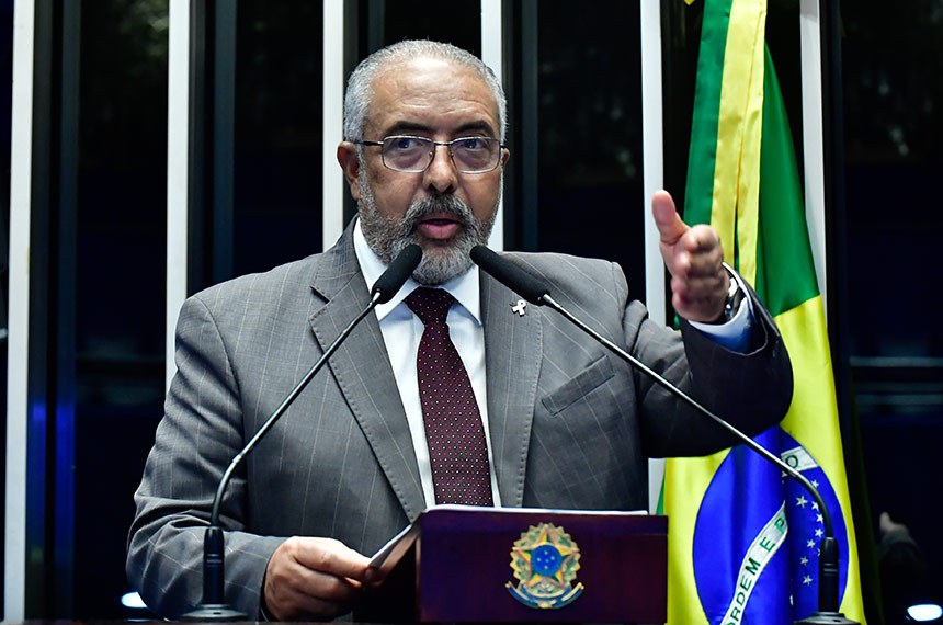 Em discurso, à tribuna, senador Paulo Paim (PT-RS).