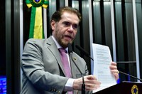 Plínio questiona venda de empresa que opera na mina de Pitinga