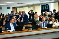 CCJ concede vista para PEC das Praias