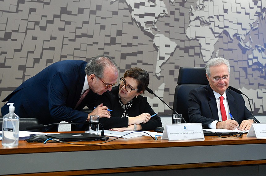 Mesa: 
senador Fernando Dueire (MDB-PE);
indicada para exercer o cargo de embaixadora do Brasil na República de Chipre, Ana Maria de Souza Bierrenbach (MSF 55/2024);
presidente da CRE, senador Renan Calheiros (MDB-AL).