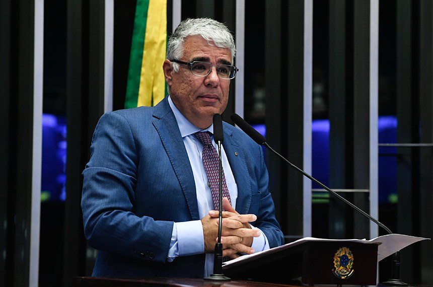 Em discurso, à tribuna, senador Eduardo Girão (Novo-CE).