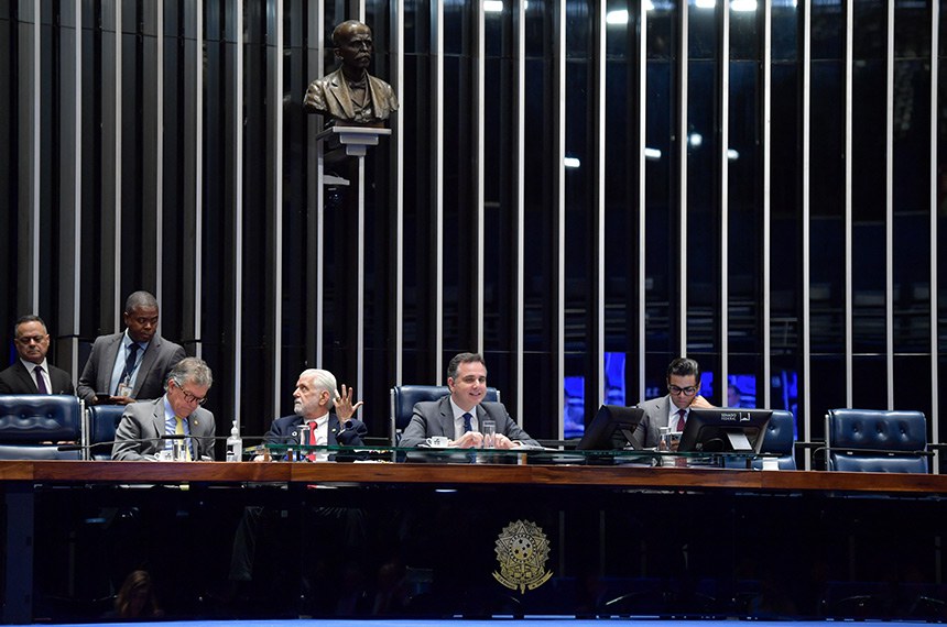 Mesa: 
senador Laércio Oliveira (PP-SE); 
líder do governo no Senado Federal, senador Jaques Wagner (PT-BA);
presidente do Senado Federal, senador Rodrigo Pacheco (PSD-MG); 
secretário-geral da Mesa do Senado Federal, Gustavo A. Sabóia Vieira.
